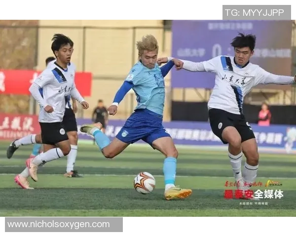 足球明星齐聚助威激情四溢为梦想拼搏加油打气展现无尽魅力与团队精神