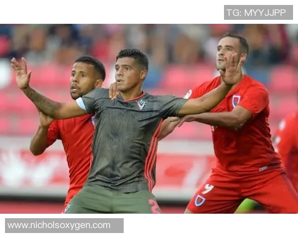 重庆足球队在总决赛积分榜中以81分稳居第一名展现强劲实力