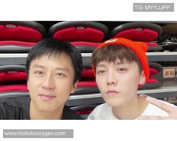 鹿晗与足球明星同框合影展现运动魅力与青春活力的精彩瞬间